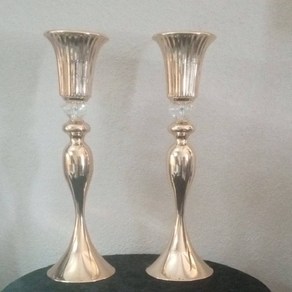 Set of 2 Gold Fluted Candle Holders with Elegant Symmetry